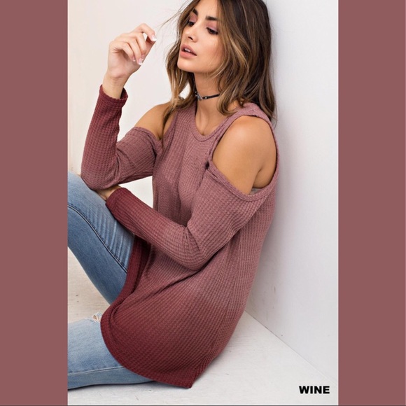 🆕5⭐️Dip Dye Cold Shoulder Top - Picture 5 of 6